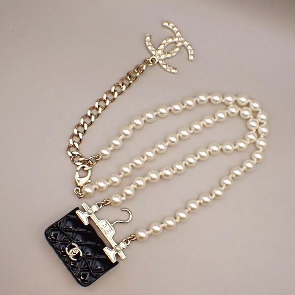 CHANEL CC Matelasse Bag Motif Imitation pearl Pendant Necklace B23C GHW - Picture 1 of 16